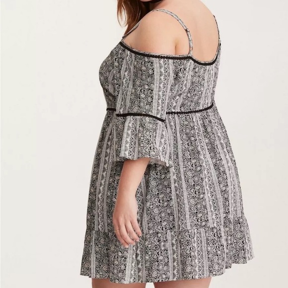 Torrid Mixed Print Off Shoulder Bell Challis Dress Plus Size 0 (L) - Picture 7 of 7